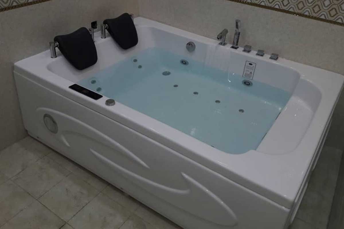 نمونه نصب جکوزی شاینی دو نفره مدل 017 در حمام مشتری